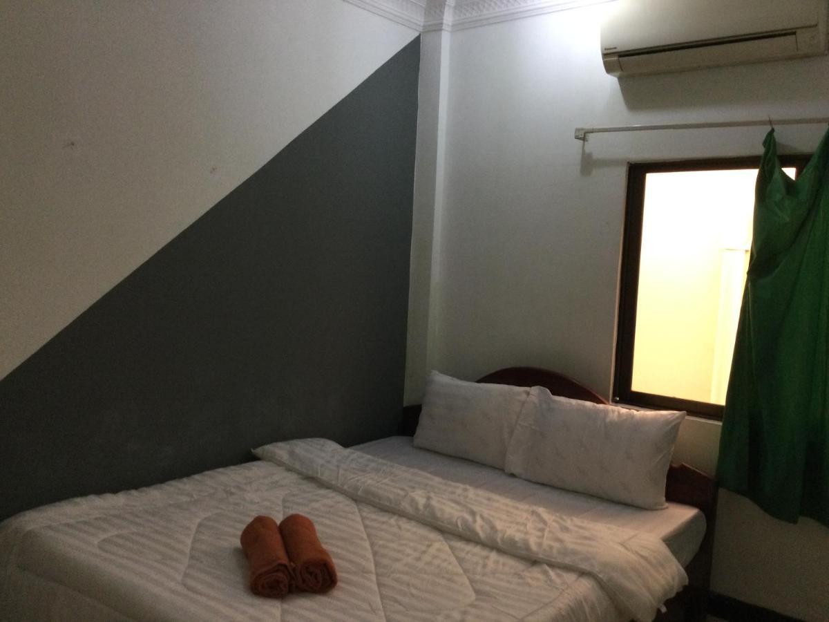 White Monkey Hotell Siem Reap Exteriör bild