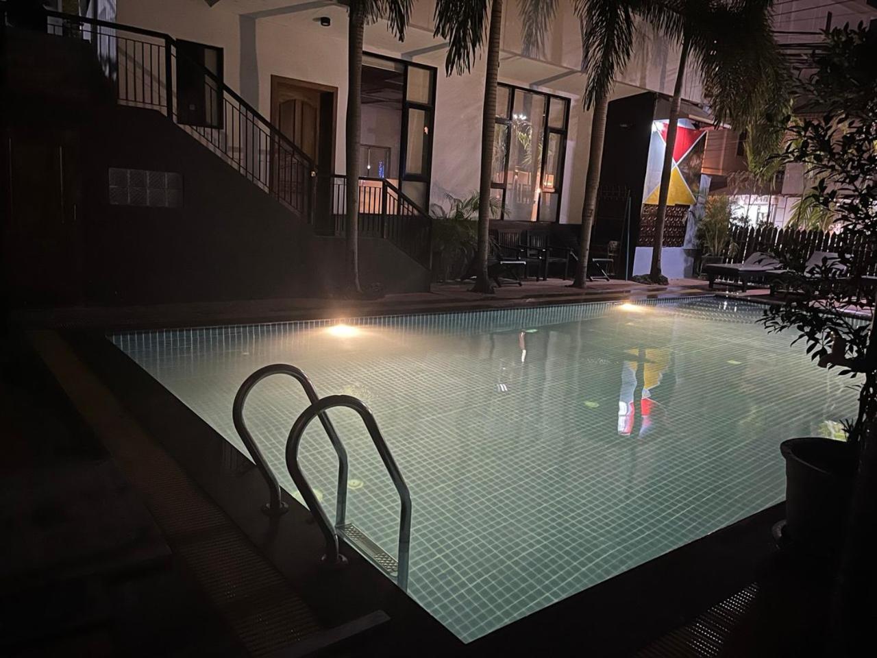 White Monkey Hotell Siem Reap Exteriör bild