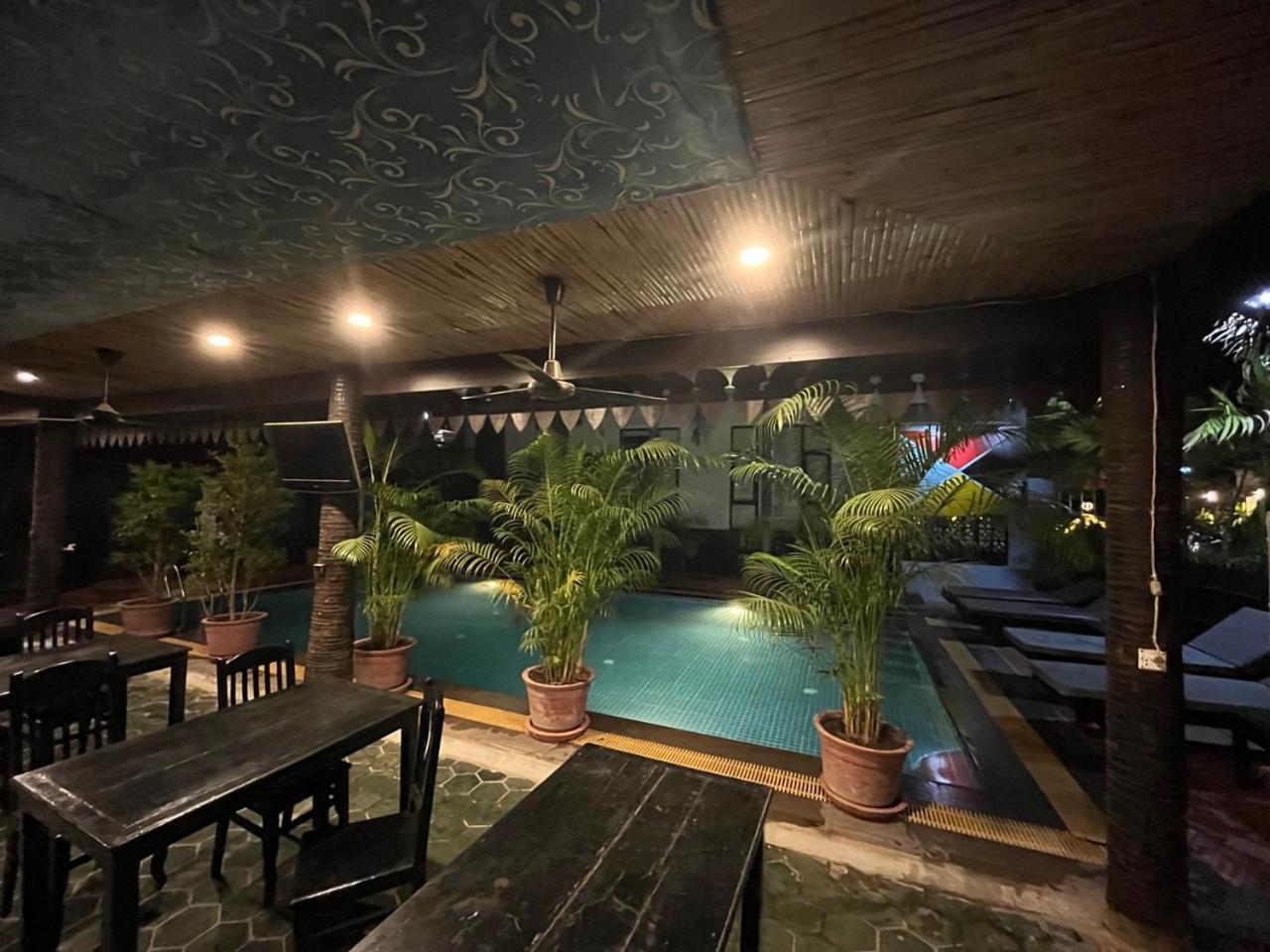 White Monkey Hotell Siem Reap Rum bild