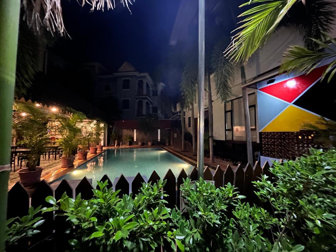 White Monkey Hotell Siem Reap Exteriör bild