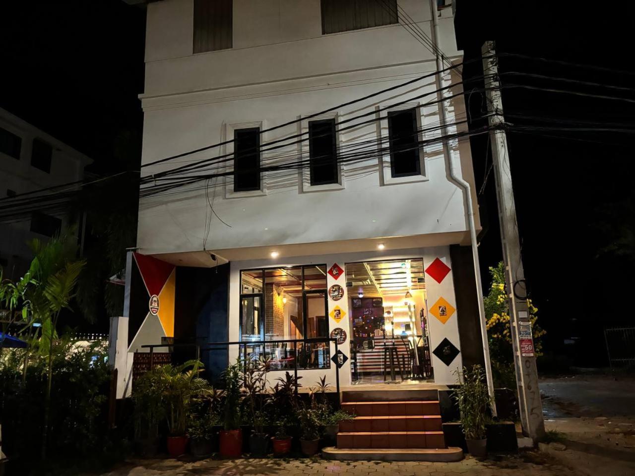 White Monkey Hotell Siem Reap Exteriör bild