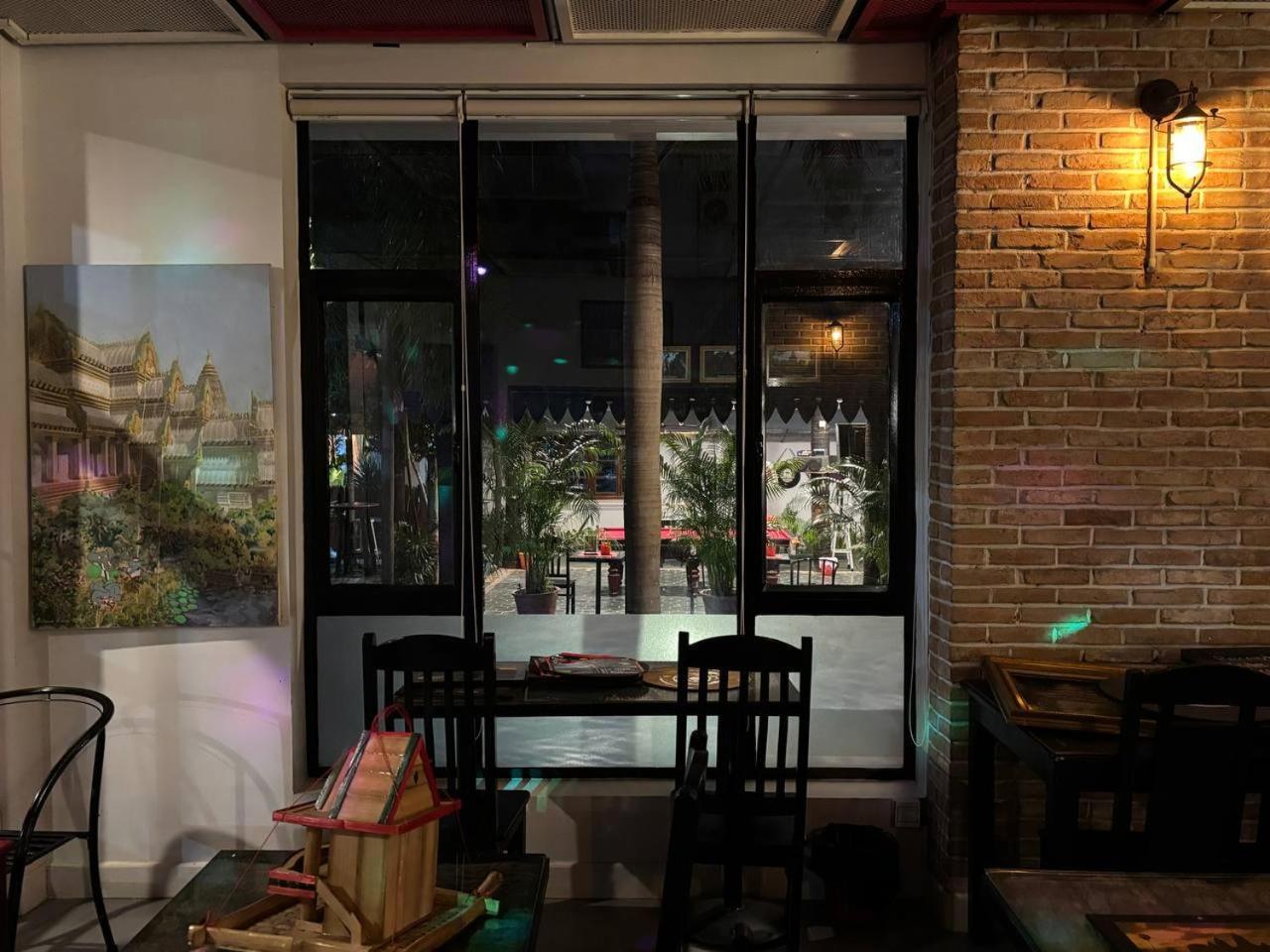 White Monkey Hotell Siem Reap Exteriör bild