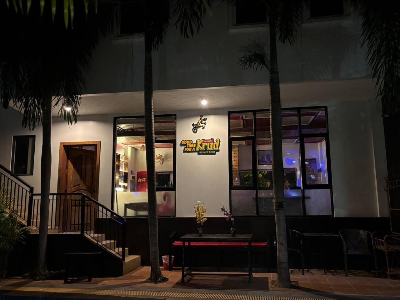 White Monkey Hotell Siem Reap Exteriör bild