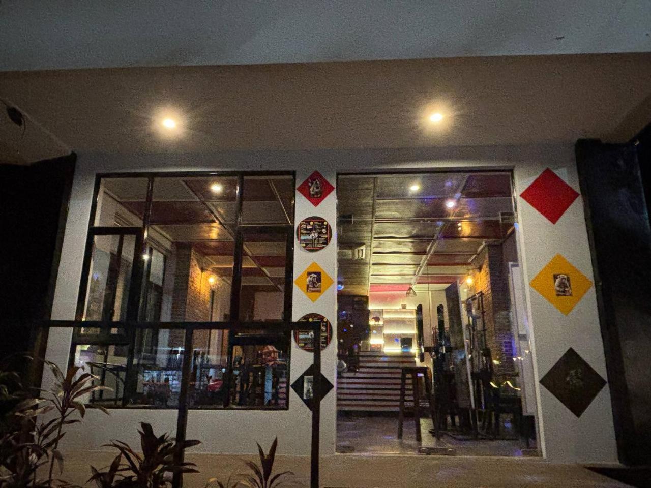 White Monkey Hotell Siem Reap Exteriör bild