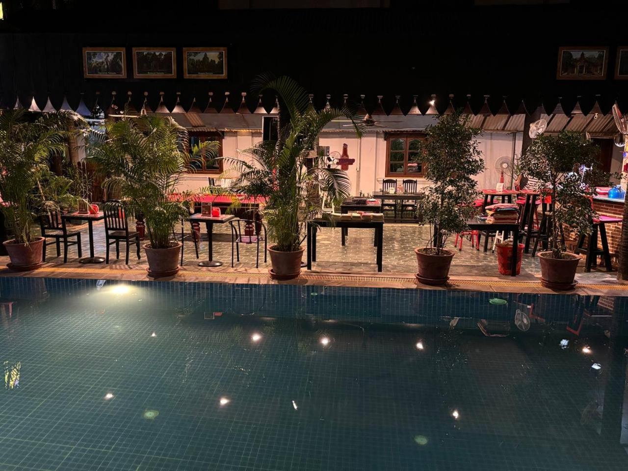 White Monkey Hotell Siem Reap Exteriör bild