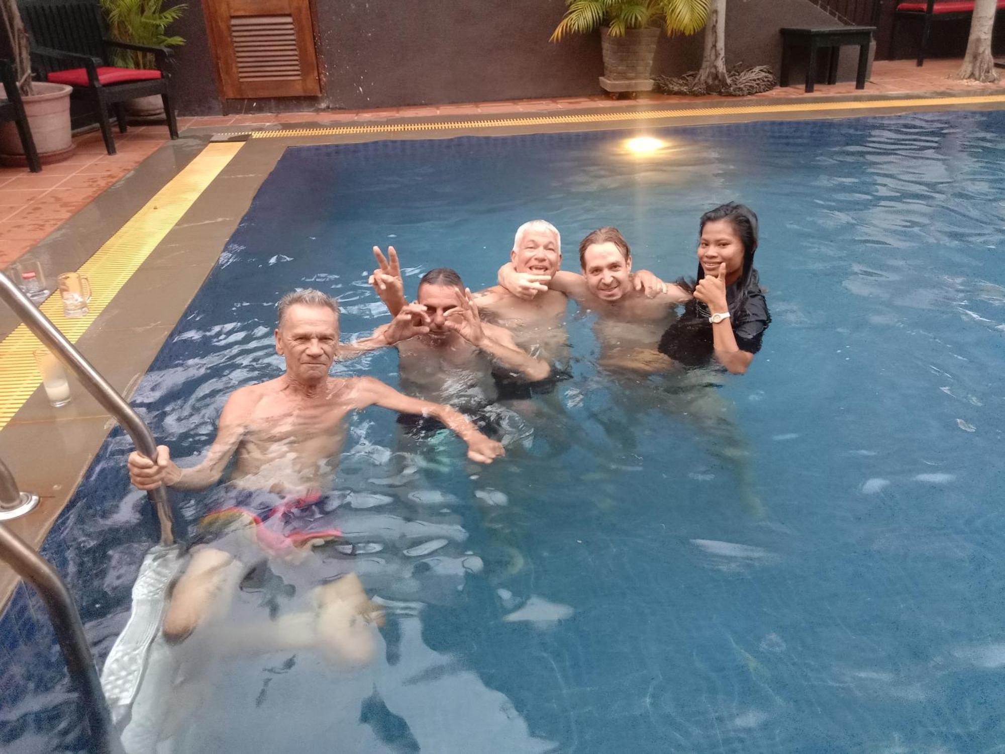 White Monkey Hotell Siem Reap Exteriör bild
